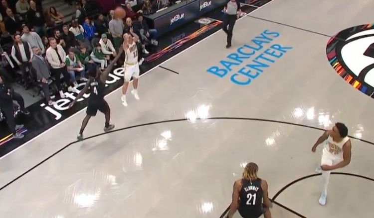 7m体育官网-续命!豪泽长甩&威廉姆斯不停球传球 普理查德虚晃后仰三分命中