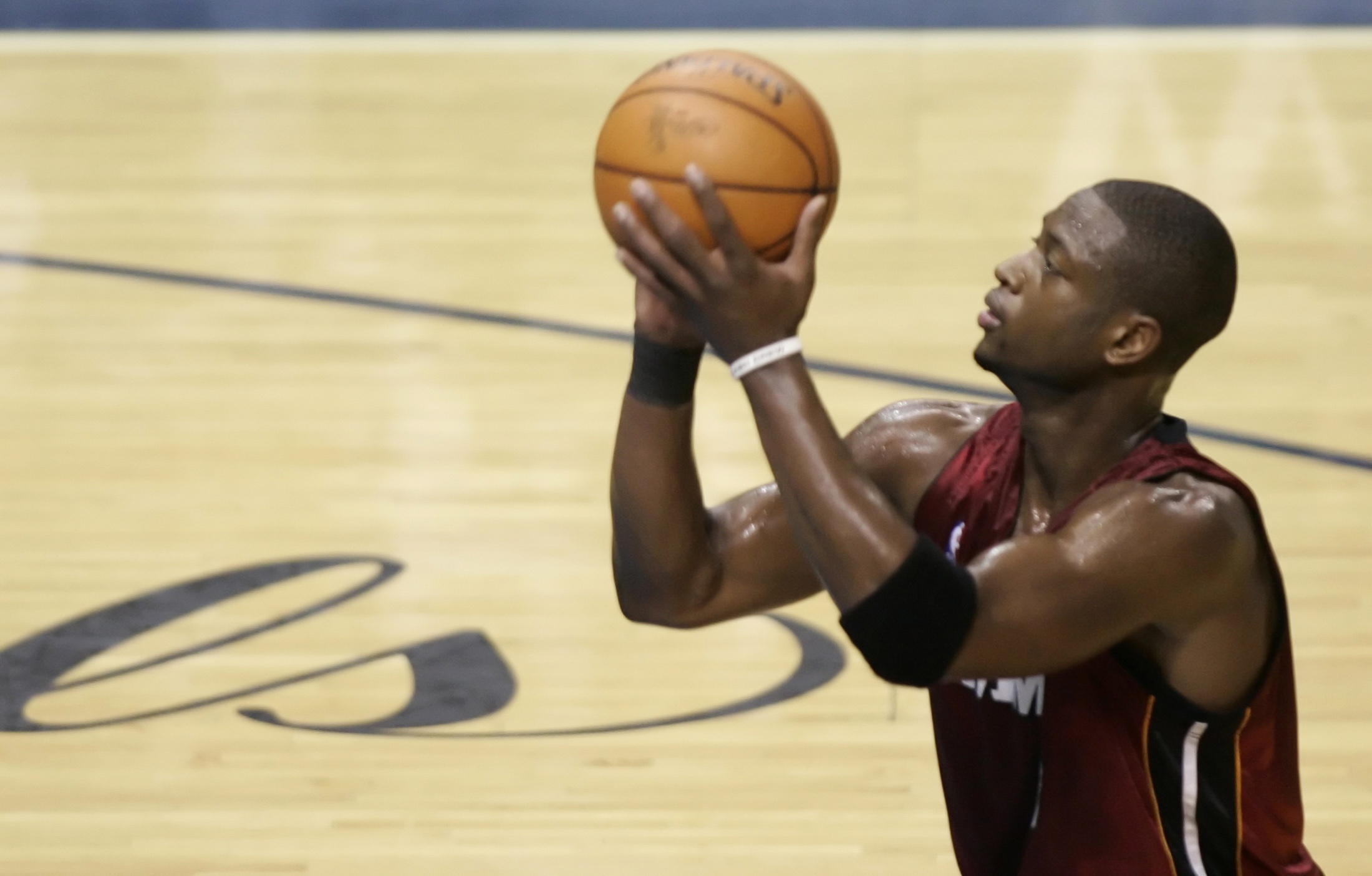 7m比分足球即时比分-贝弗利怒怼韦德:我不如你就不能评价你?照这逻辑就乔丹能说你?